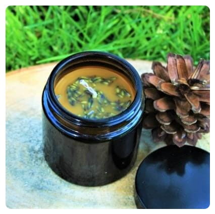 bougie à la cire d'abeille avec lavande en pot