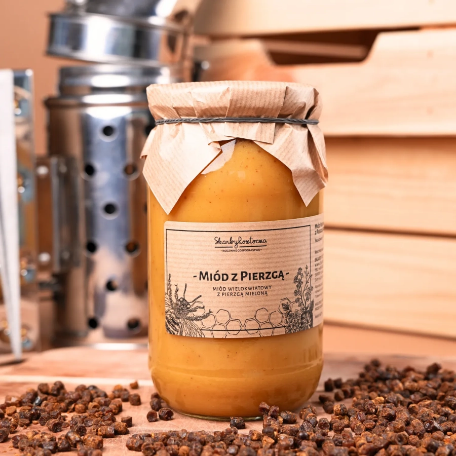 miod-z-pierzga-pszczela-duzy-sloik-skarby-roztocza-produktowe-front.webp.webp