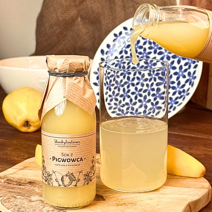 sok-z-pigwowca-japonskiego-skarby-roztocza-produktowe-kwadrat-propozycja-podania.webp
