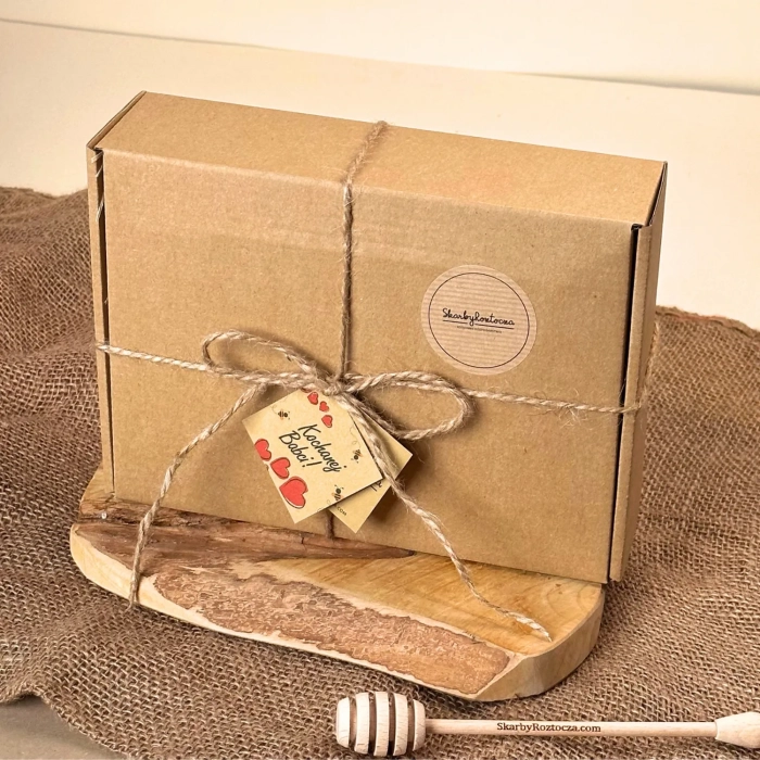 coffret cadeau traditionnel boîte pliante paille ruban rouge trésors de roztocze produit carré2