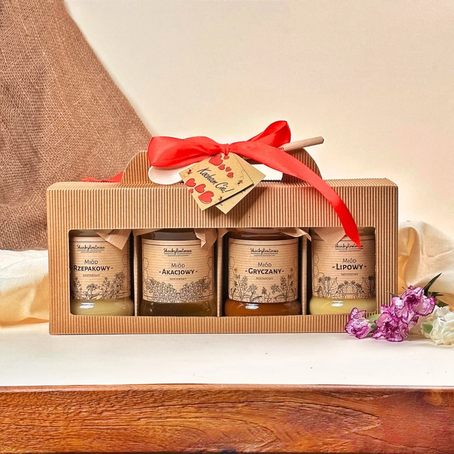 coffret cadeau traditionnel carton fenêtre 4 miels cuillère trésors de roztocze produit carré voeux cadeau noeud ruban rouge