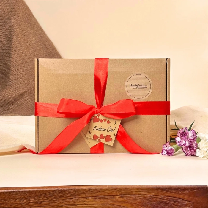 coffret cadeau traditionnel boîte à rabat paille de bois ruban rouge skarby roztocza produit carré