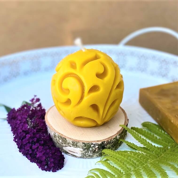 Bougie décorative en cire d'abeille boule - env. 295g